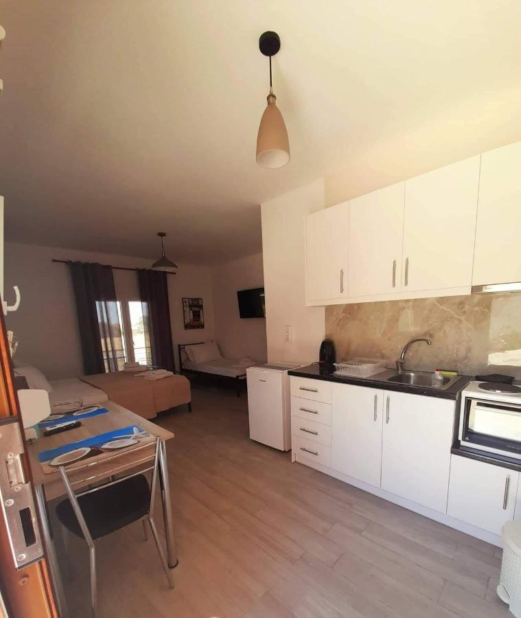 Venia'S Apartments Skala Eresou Bagian luar foto